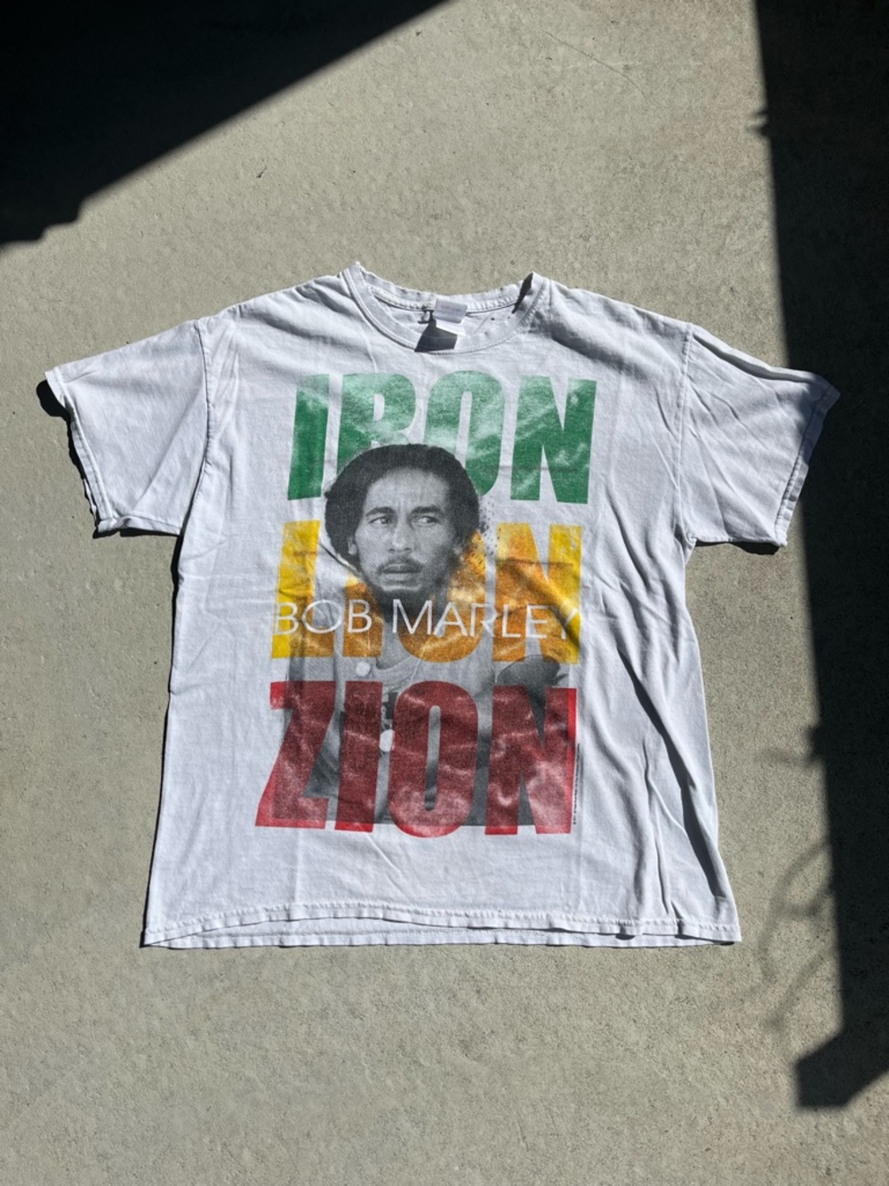 2011 Gildan White Bob Marley Graphic Tee with Green, Yellow, Red